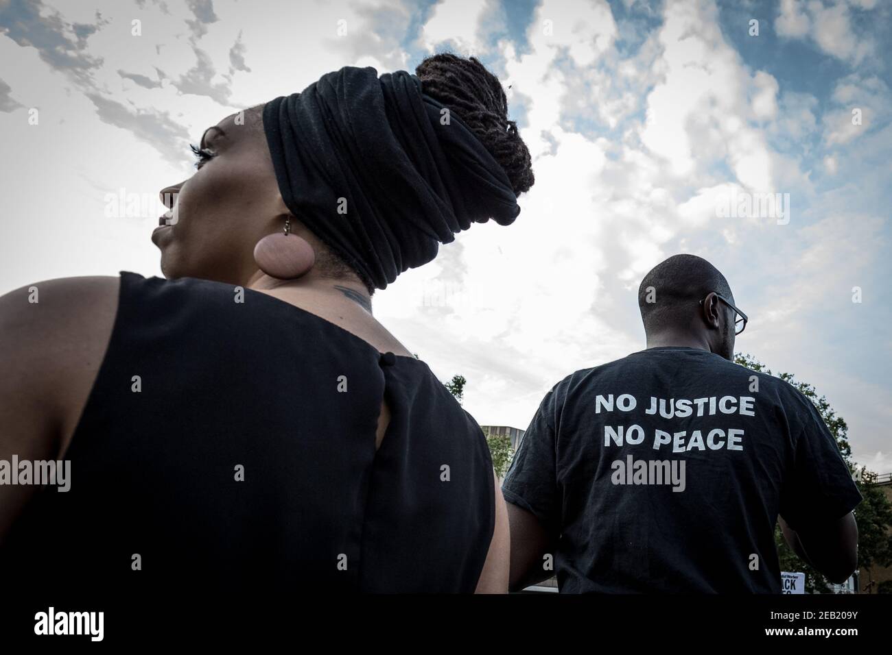 Black Lives Matter protesta y manifestación en el parque Altab Ali, al este de Londres en un día de acción nacional en todo el país, Reino Unido. Foto de stock