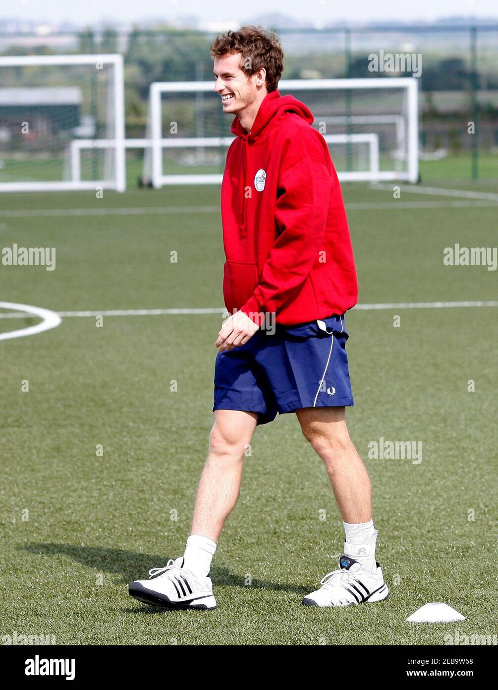 Tenis / Fútbol - Andy Murray visita el Everton FC Training Ground antes de  la Copa Davis GB en el Liverpool Echo Arena - Everton Training Ground,  Finch Farm - 09/10 -