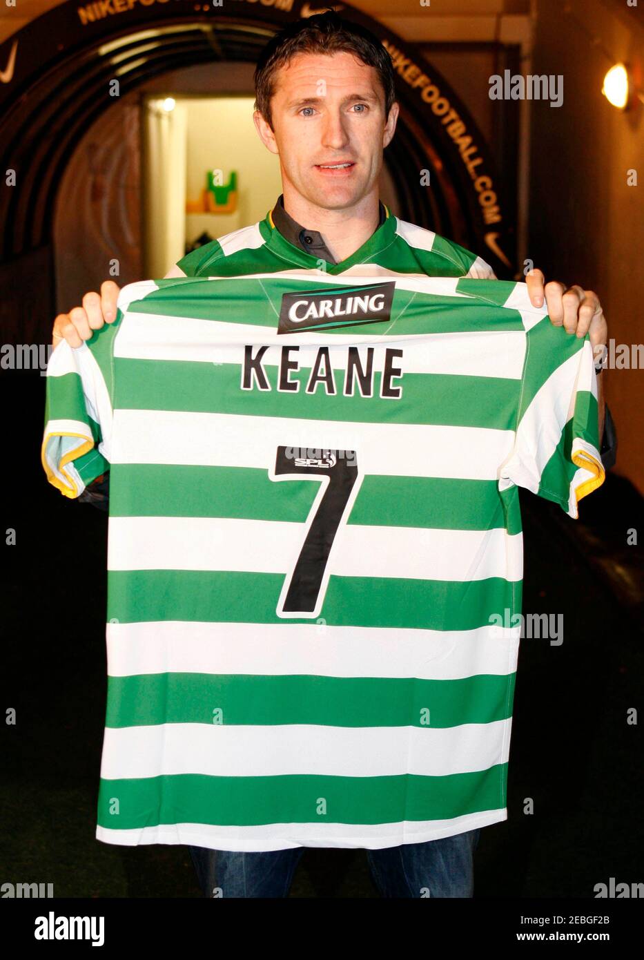 Fútbol - Robbie Keane señales para Celtic - Celtic Park, Glasgow - 09/10 -  1/2/10 Nueva firma