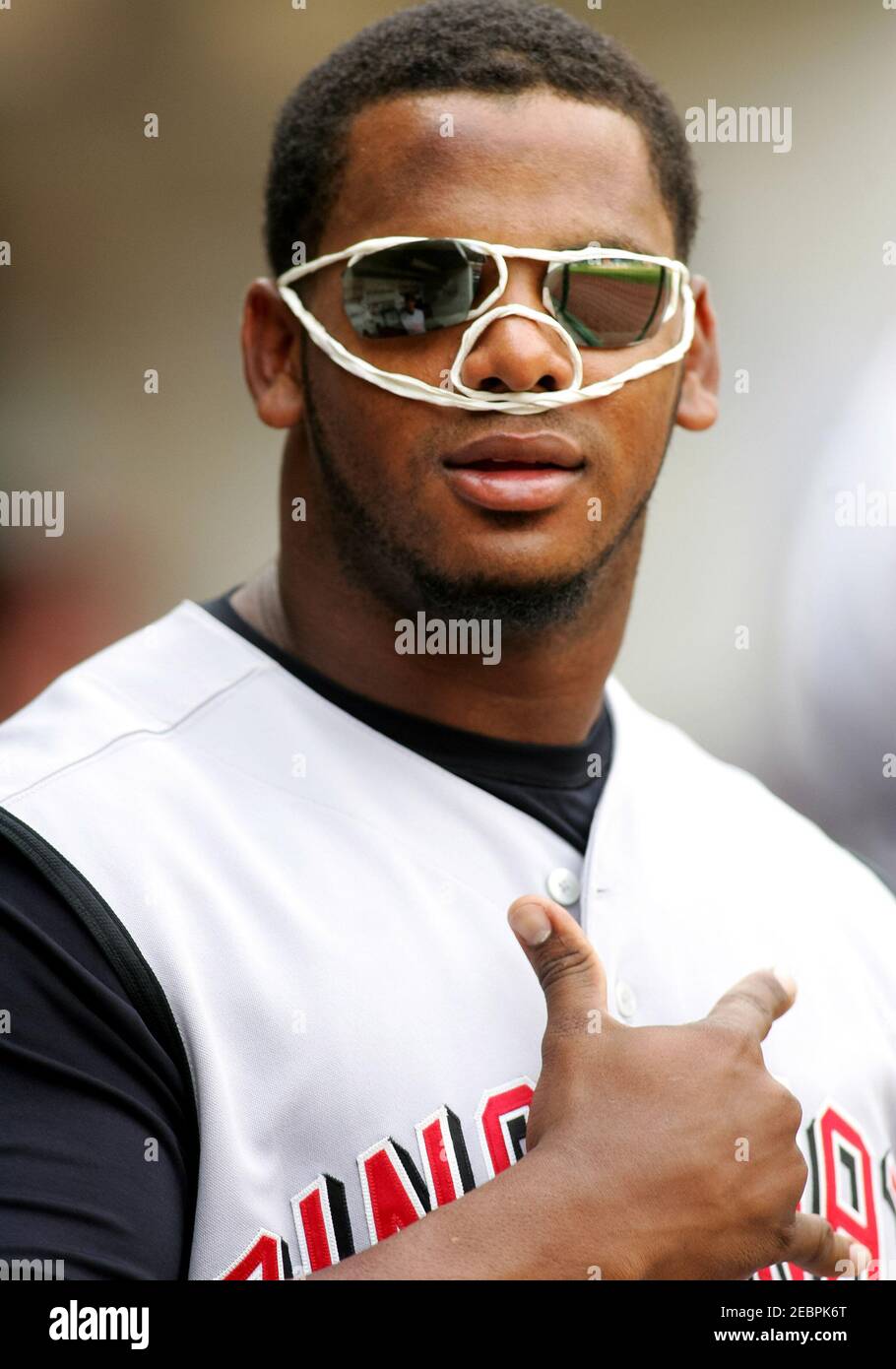 Wily Mo pena deportiva un nuevo estilo en gafas. Los rojos derrotaron a  National 5-3