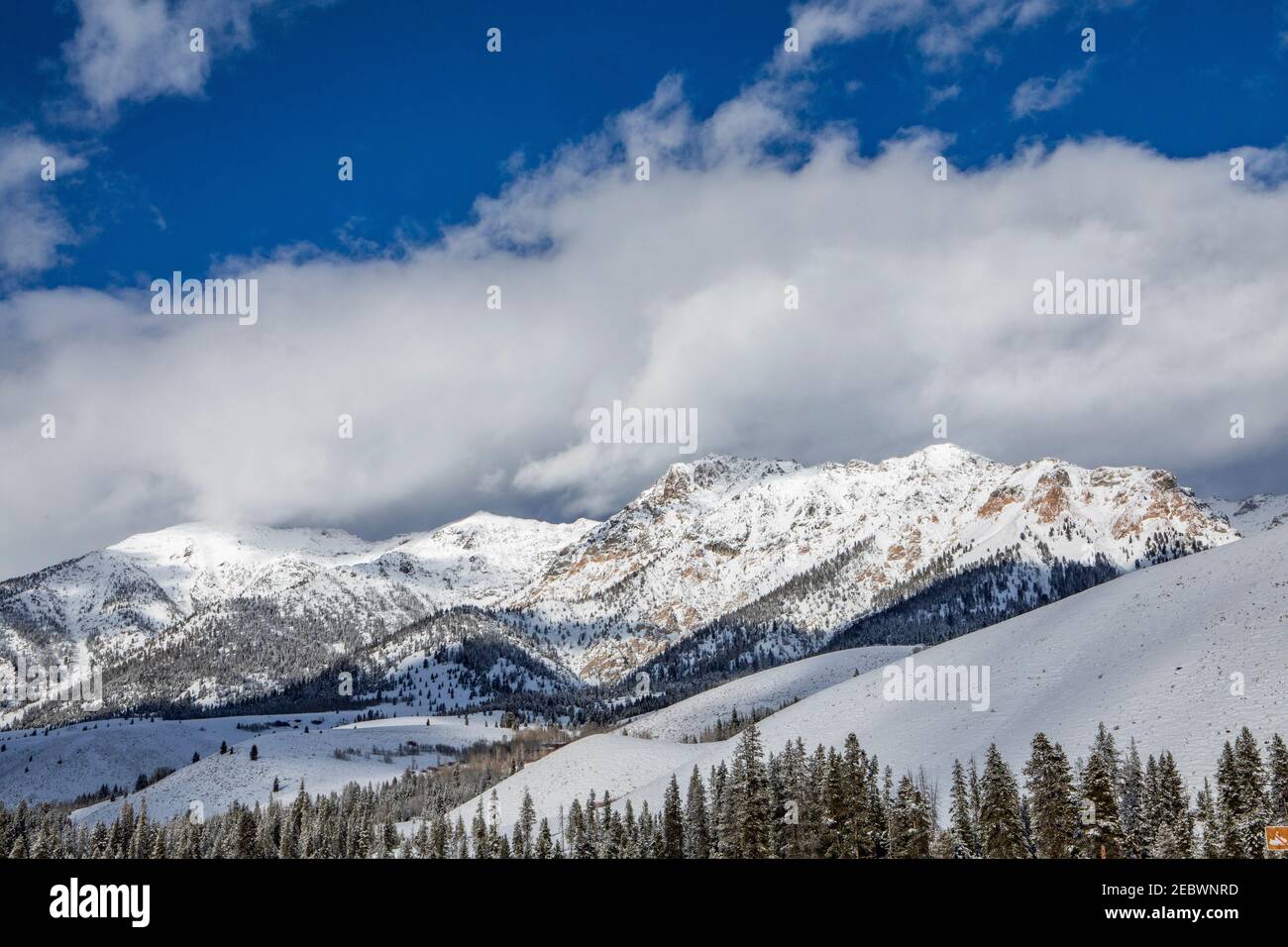 Estados Unidos, Idaho, Sun Valley, paisaje con las montañas Boulder en invierno Foto de stock