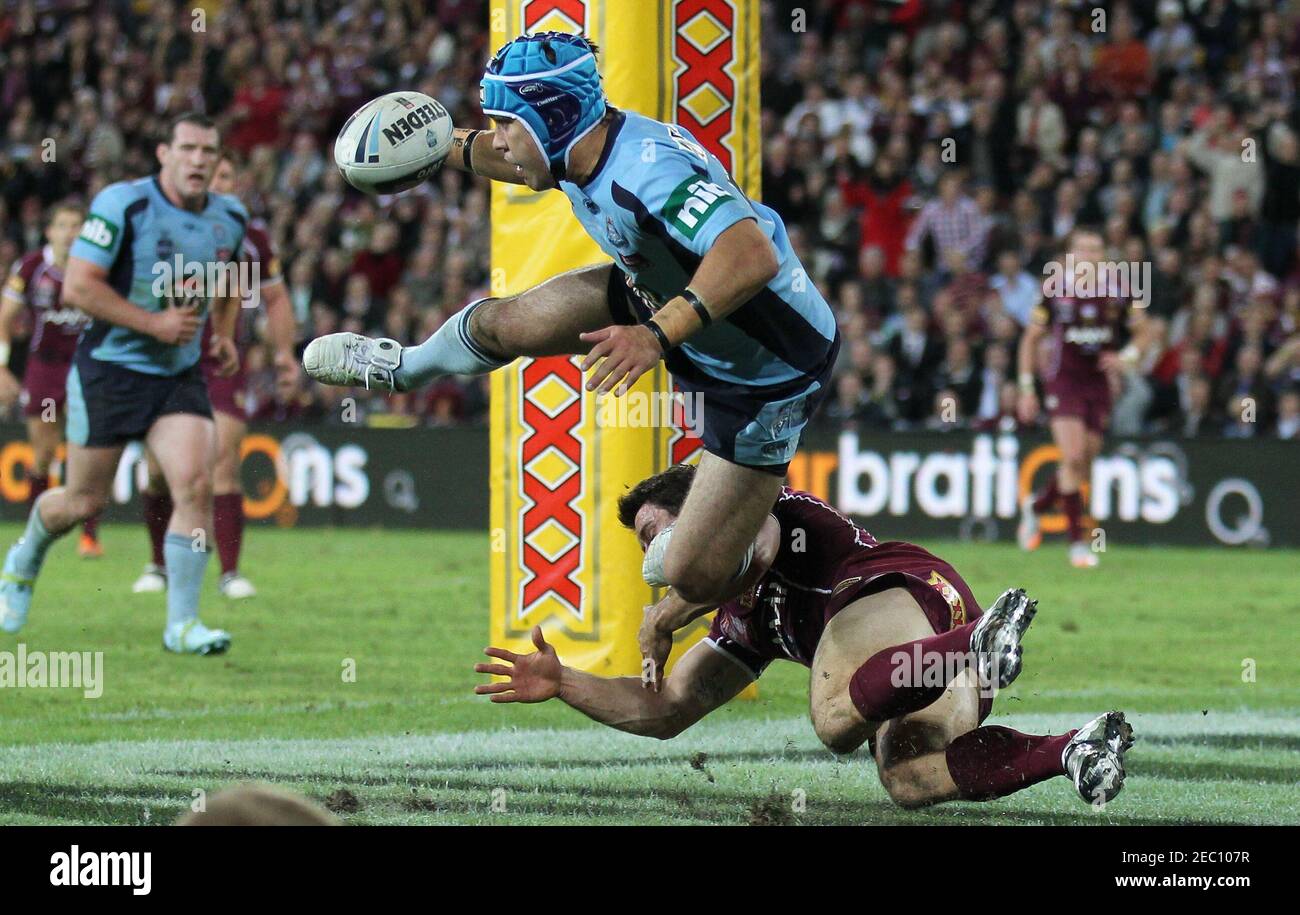 Rugby League Queensland V New South Wales Serie State Of Origin Suncorp Stadium Brisbane Australia 25 5 11 Jamie Soward De Nueva Gales Del Sur Arriba Se Enfrenta Con Cooper Cronk Rugby League Queensland V New South Wales Serie State Of Origin Suncorp Stadium Brisbane Australia 25 5 11 Jamie Soward De Nueva Gales Del Sur Arriba Se Enfrenta Con Cooper Cronk