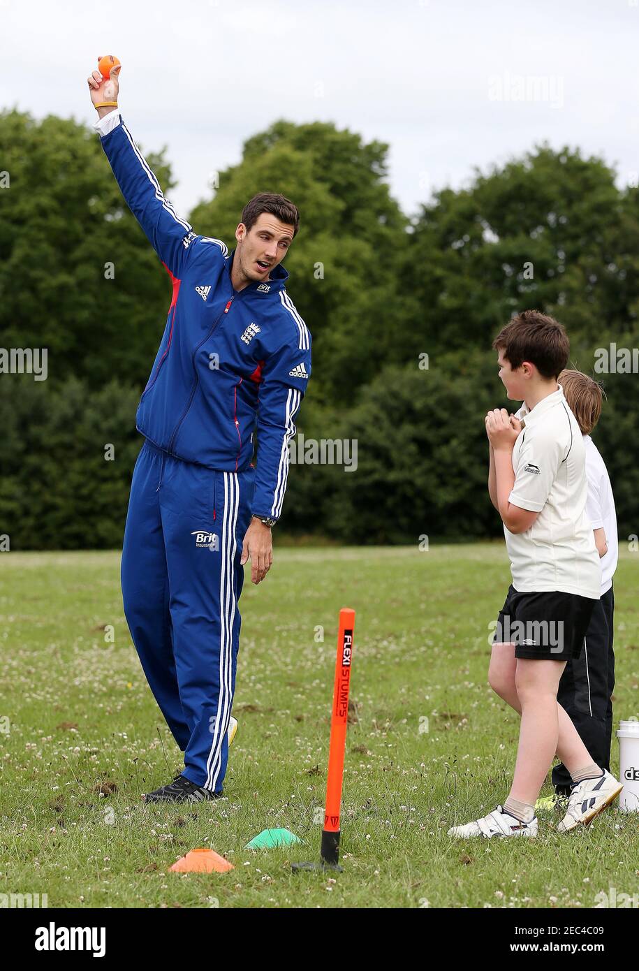 Cricket - England Coaching Session - Alex Hunter Academy, Braintree -  29/6/13 Steven Finn de Inglaterra durante