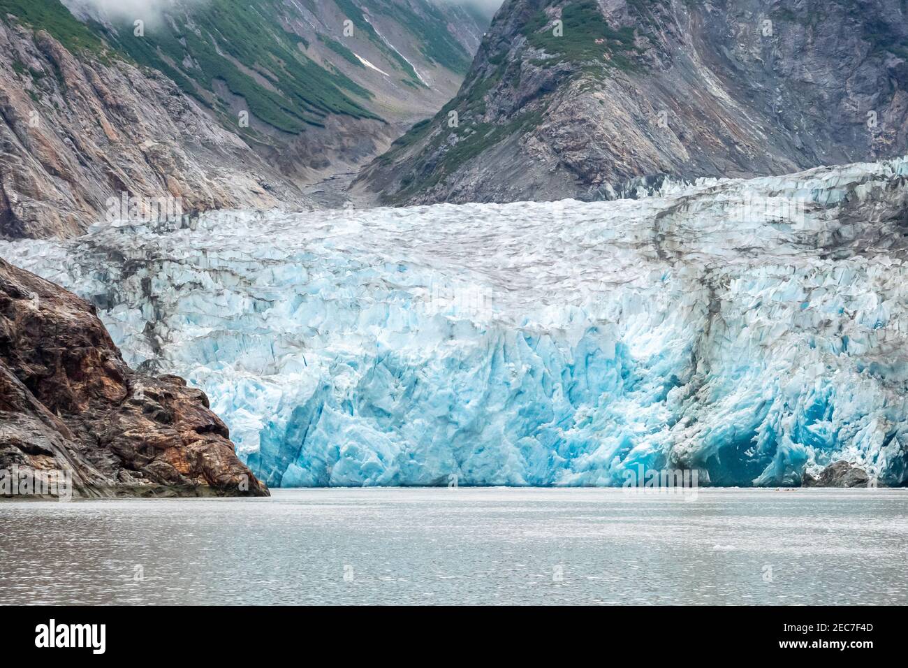 Tracy Arm Fjord con Sawyer Glacier en el sudeste de Alaska Foto de stock