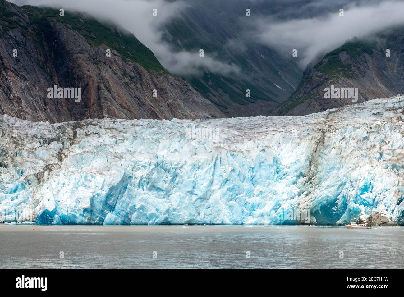 Tracy Arm Fjord con Sawyer Glacier en el sudeste de Alaska Foto de stock