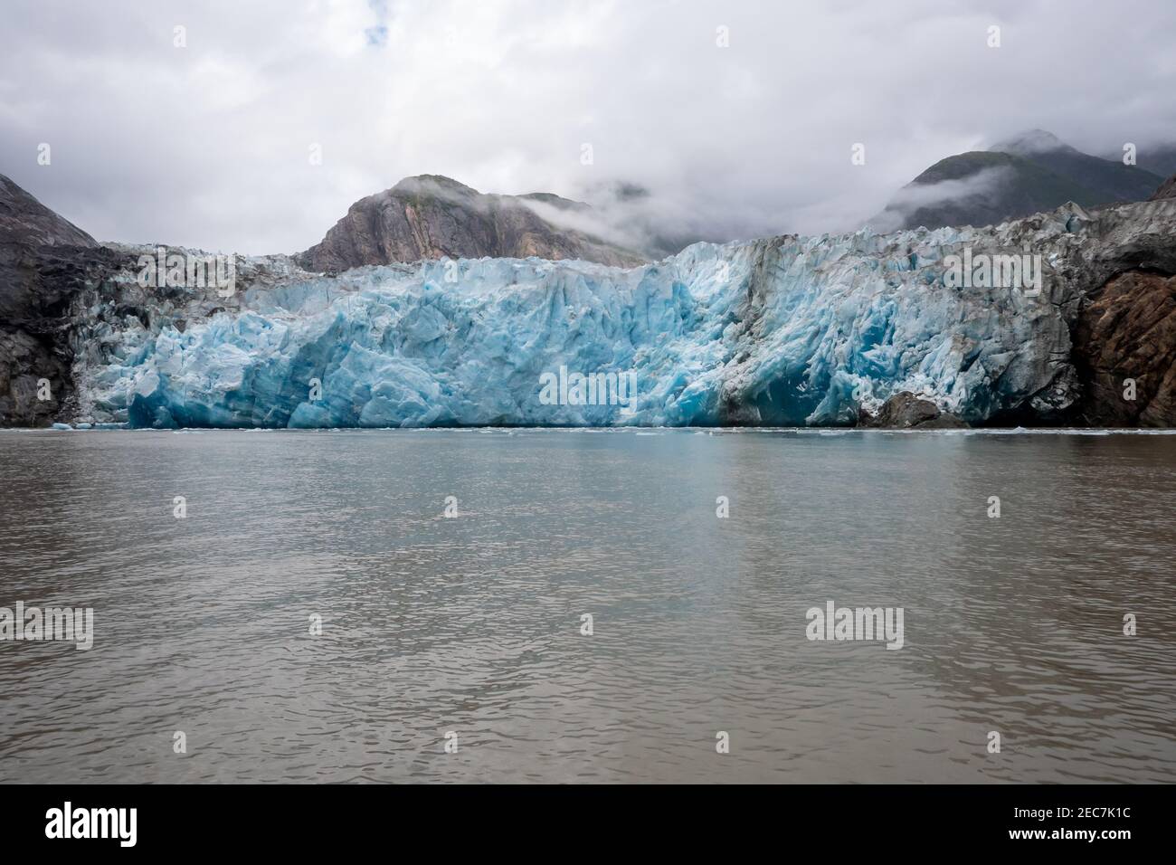 Tracy Arm Fjord con Sawyer Glacier en el sudeste de Alaska Foto de stock