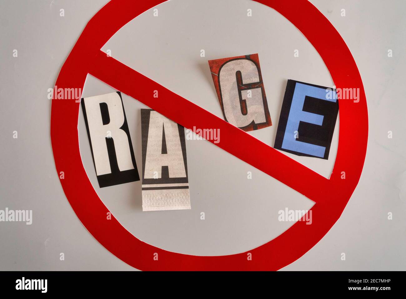 El concepto de 'Cancelar Rage' usando letras de papel recortadas en la tipografía del efecto de la nota del rescate dentro del símbolo INTERNACIONAL DE NO, EE.UU Foto de stock