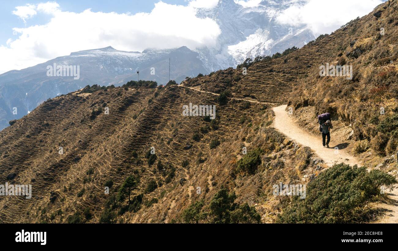 Paisaje en el himalaya, Everest base Camp trek, Everest Hotel Viewpoint, Namche Bazar punto de vista, senderismo en Nepal, hermoso paisaje en el monte Foto de stock