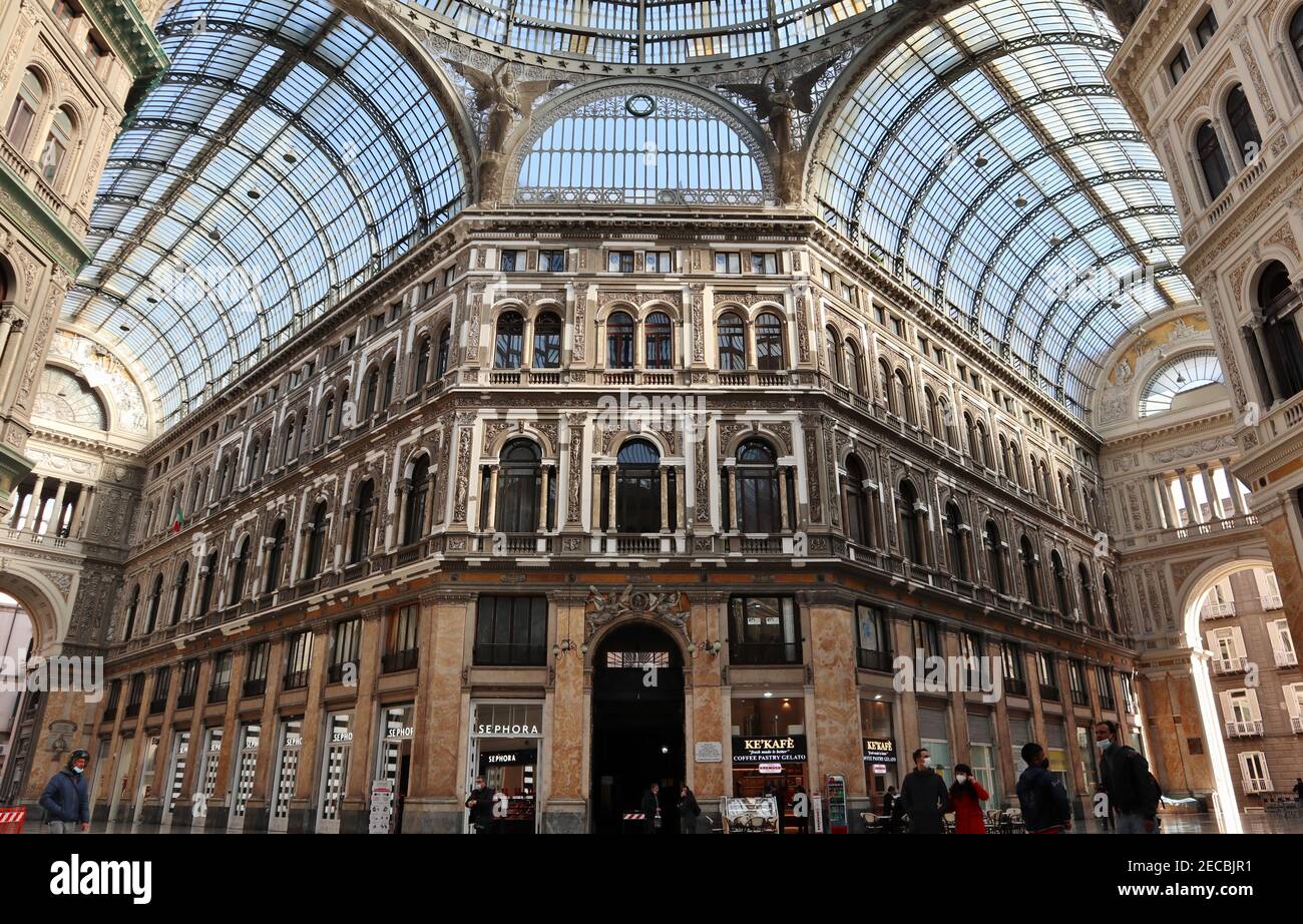 Nápoles - Lato nord-est Galleria Umberto I Foto de stock