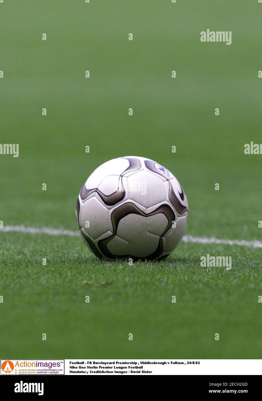 Fútbol - FA Barclaycard Premiership , Middlesbrough v Fulham , 24/8/02 Nike Geo  Merlin Premier League Fútbol obligatorio crédito:Acción Imágenes / David  Slater Fotografía de stock - Alamy