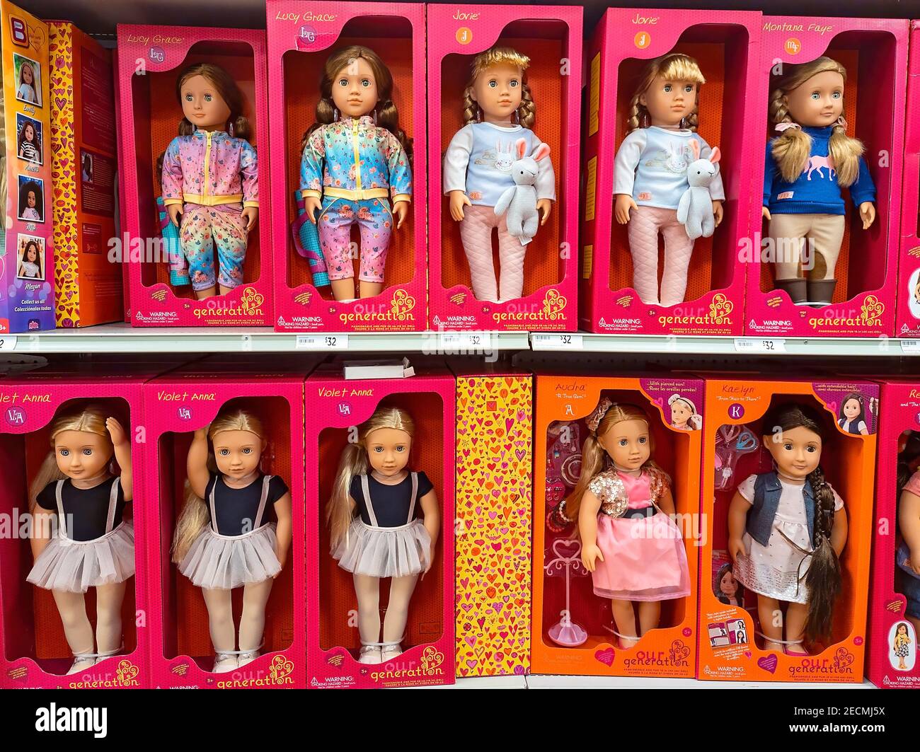 Mackay, Queensland, Australia - Febrero 2021: Muñecas con nombres,  populares entre los niños, para la venta en las estanterías de la tienda de  juguetes Fotografía de stock - Alamy