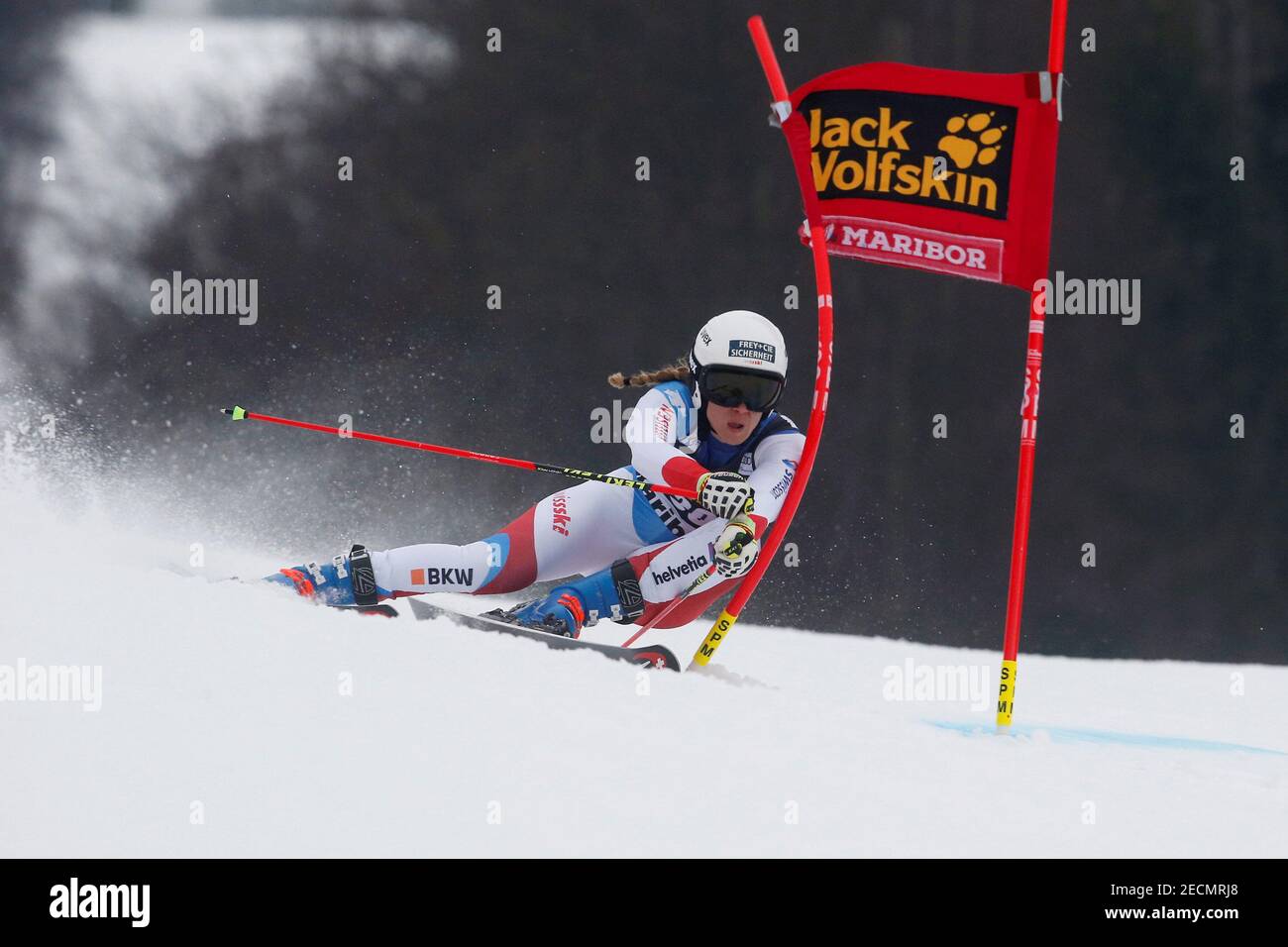 Esquí alpino - Copa Mundial de esquí alpino - Slalom femenino - Slalom femenino - Maribor, Eslovenia - 1 de febrero de 2019 Andrea Ellenberger de Suiza en acción durante la primera carrera REUTERS/Borut Zvulovic Foto de stock