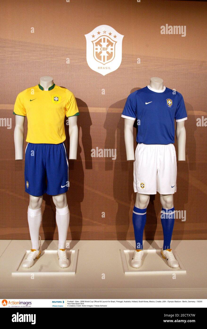 Fútbol - Nike - lanzamiento de la equipación oficial de la Copa Mundial 2006 para Brasil, Portugal, Australia, del Sur, México, Croacia y EE.UU. - Estadio Olímpico - Alemania -