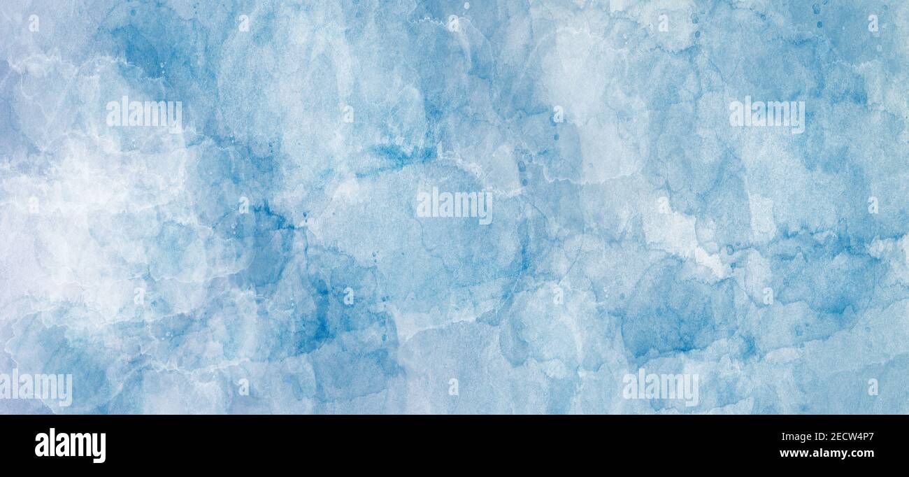 Un fondo abstracto de acuarela en color azul - perfecto para fondos y fondos  de pantalla Fotografía de stock - Alamy