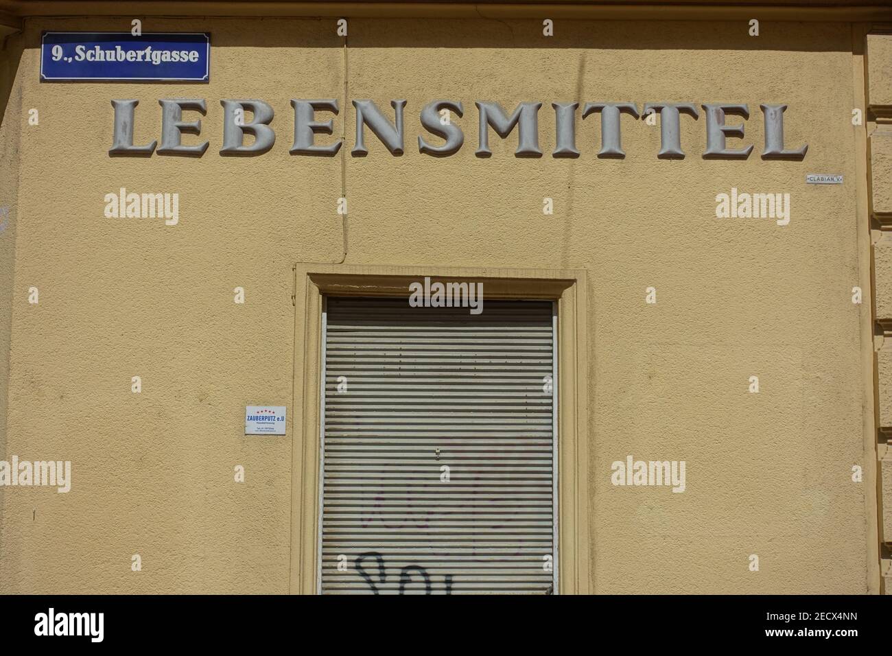Viena, ehemaliges Lebensmittelgeschäft Schubertgasse Foto de stock