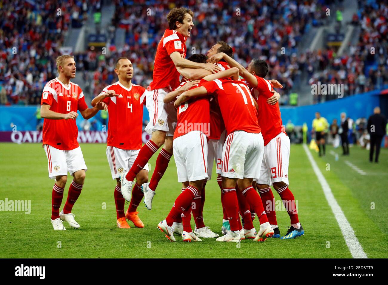 Мяч на стадионе. Чм 2018 саранск. Во время чемпионата футбольная. Лужники чм 2018. Прошлый чм по футболу.