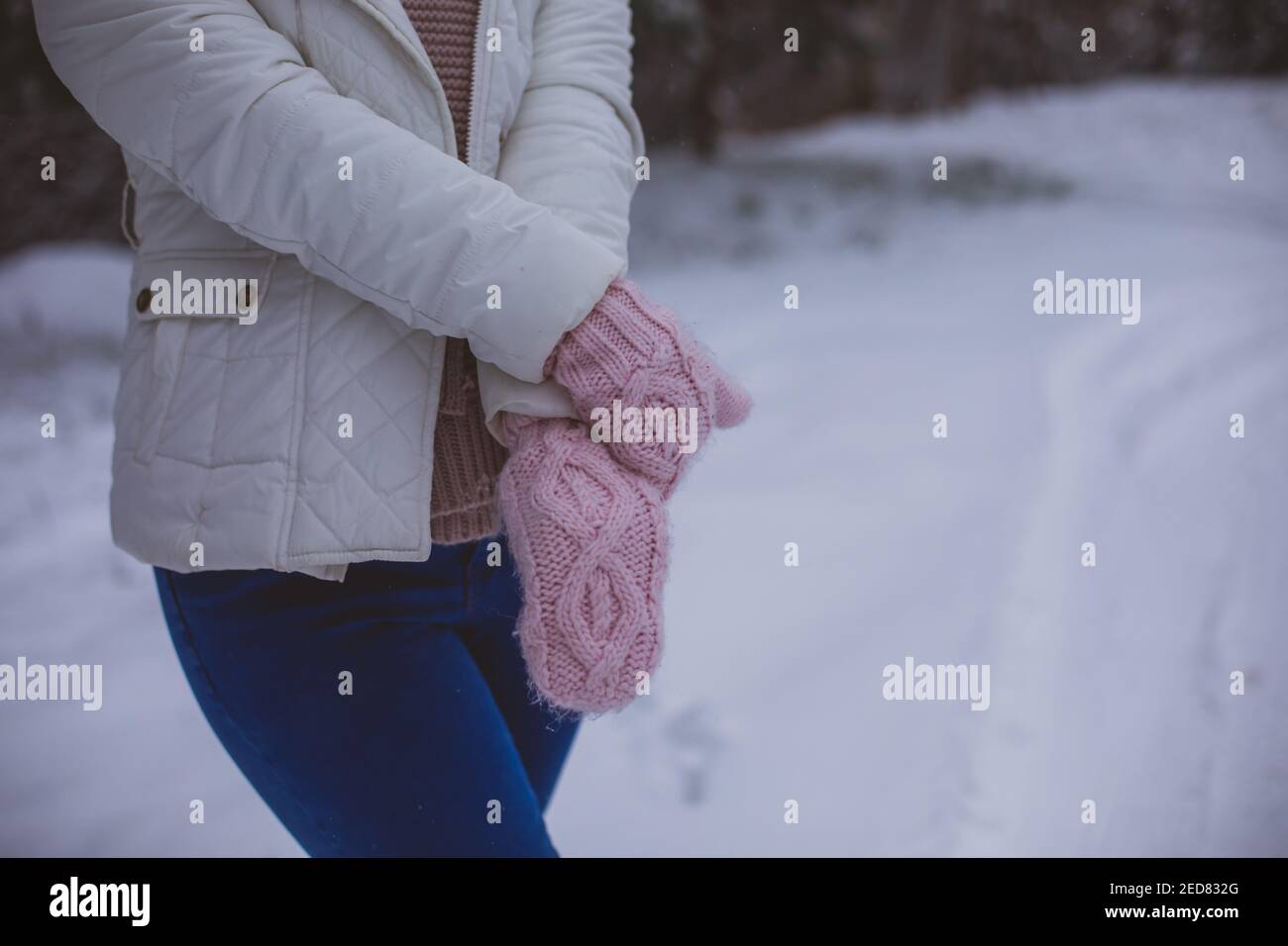 ropa cálida y elegante para mujer el invierno Fotografía de stock - Alamy