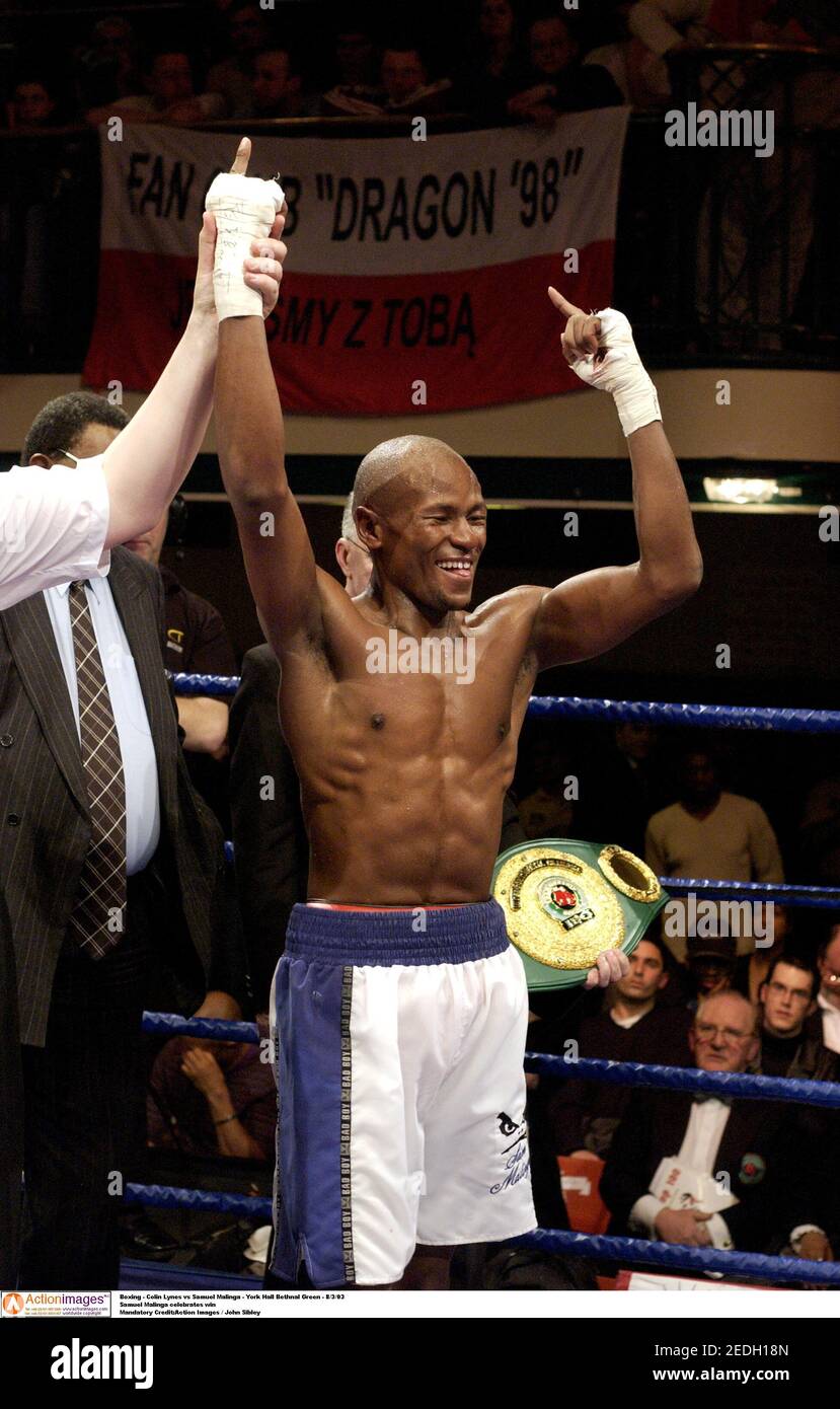 Boxeo - Colin Lynes vs Samuel Malinga - York Hall Bethenal Green - 8/3/03 Samuel Malinga celebra ganar crédito obligatorio:Acción Imágenes / John Sibley Foto de stock