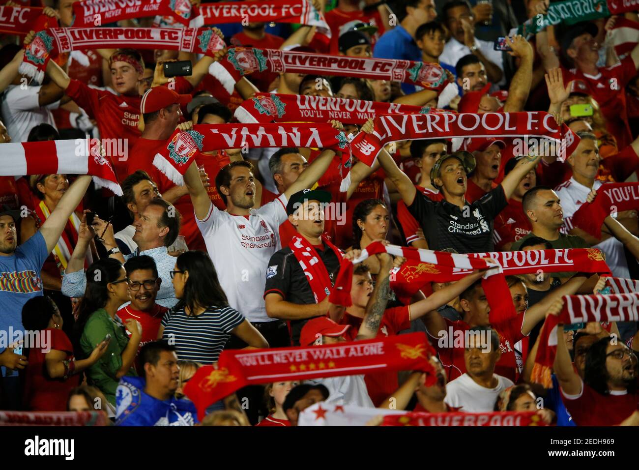 Football Soccer Liverpool V Chelsea International Champions Cup Rose Bowl Pasadena California United States Of America 16 17 27 7 16 Liverpool Fans Reuters Mike Blake Fotografia De Stock Alamy