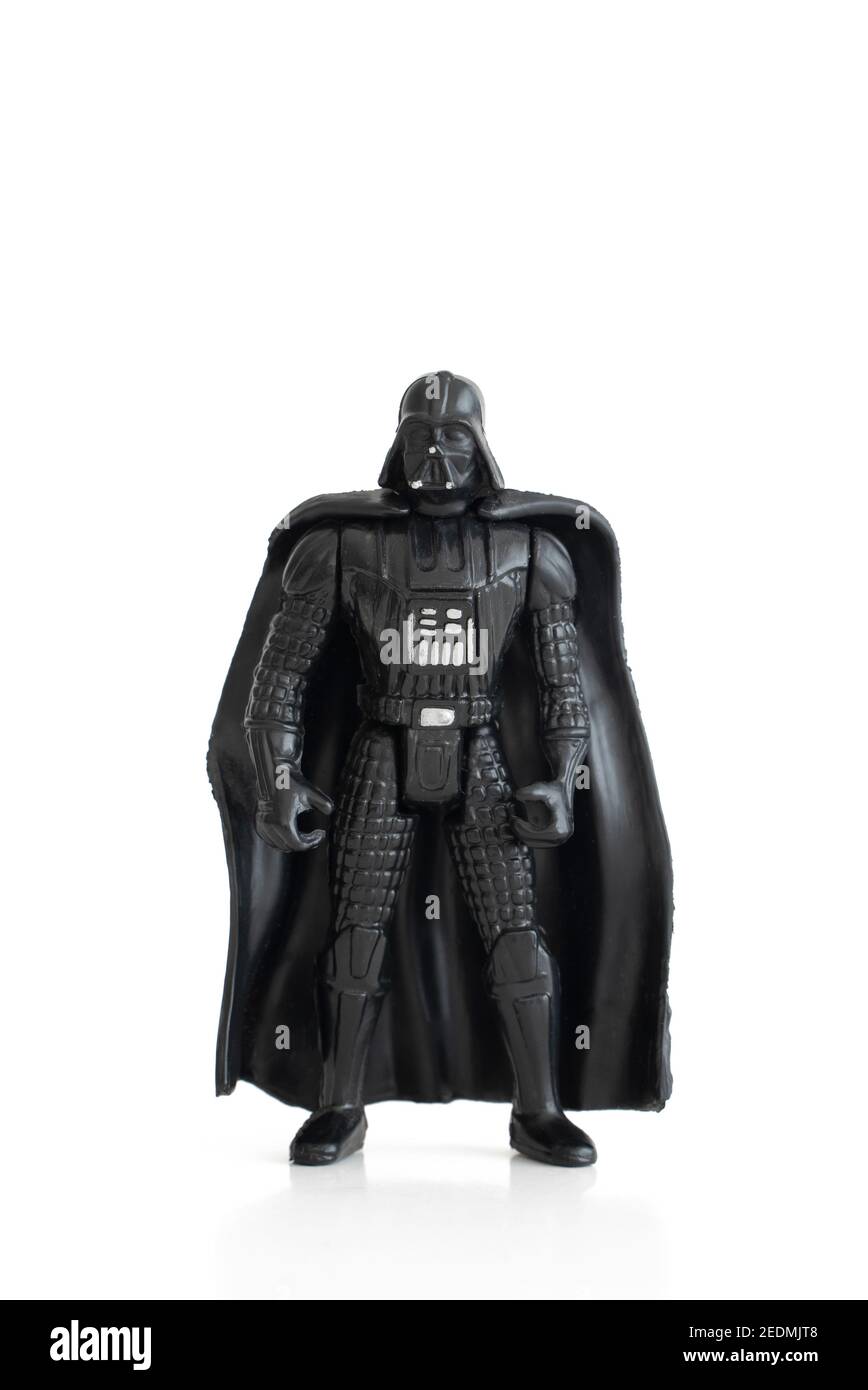 Falso plástico Darth Vader figura de finales de los 80 o 90, una épica franquicia de medios de comunicación de la ópera espacial estadounidense creada por George Lucas. Foto de stock