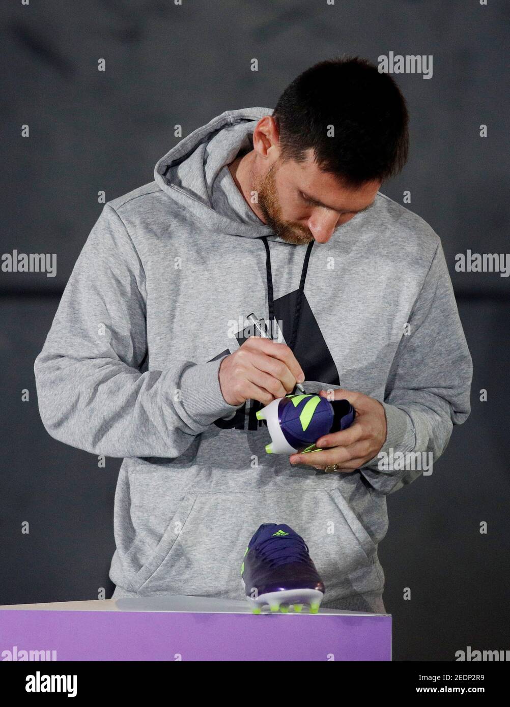 Fútbol Fútbol - Lionel Messi del FC Barcelona presenta sus nuevas botas L'Hospitalet de Llobregat, Barcelona,
