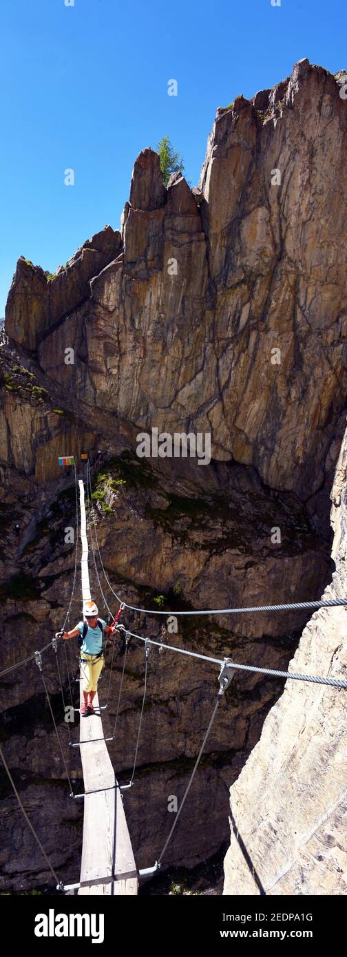 Vía ferrata con puente colgante de 35 metros, Francia, Saboya, Val d Isere Foto de stock