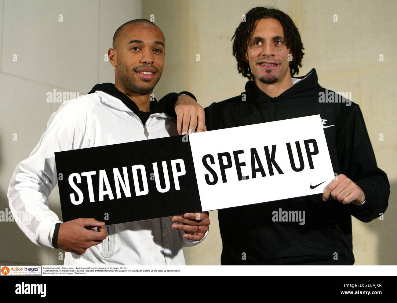 Fútbol - Nike UK - Thierry Henry & Rio Ferdinand rueda de prensa - Soho  Hotel - 27/1/05 Thierry Henry del Arsenal y Francia y Río Ferdinand del  Manchester United e Inglaterra,