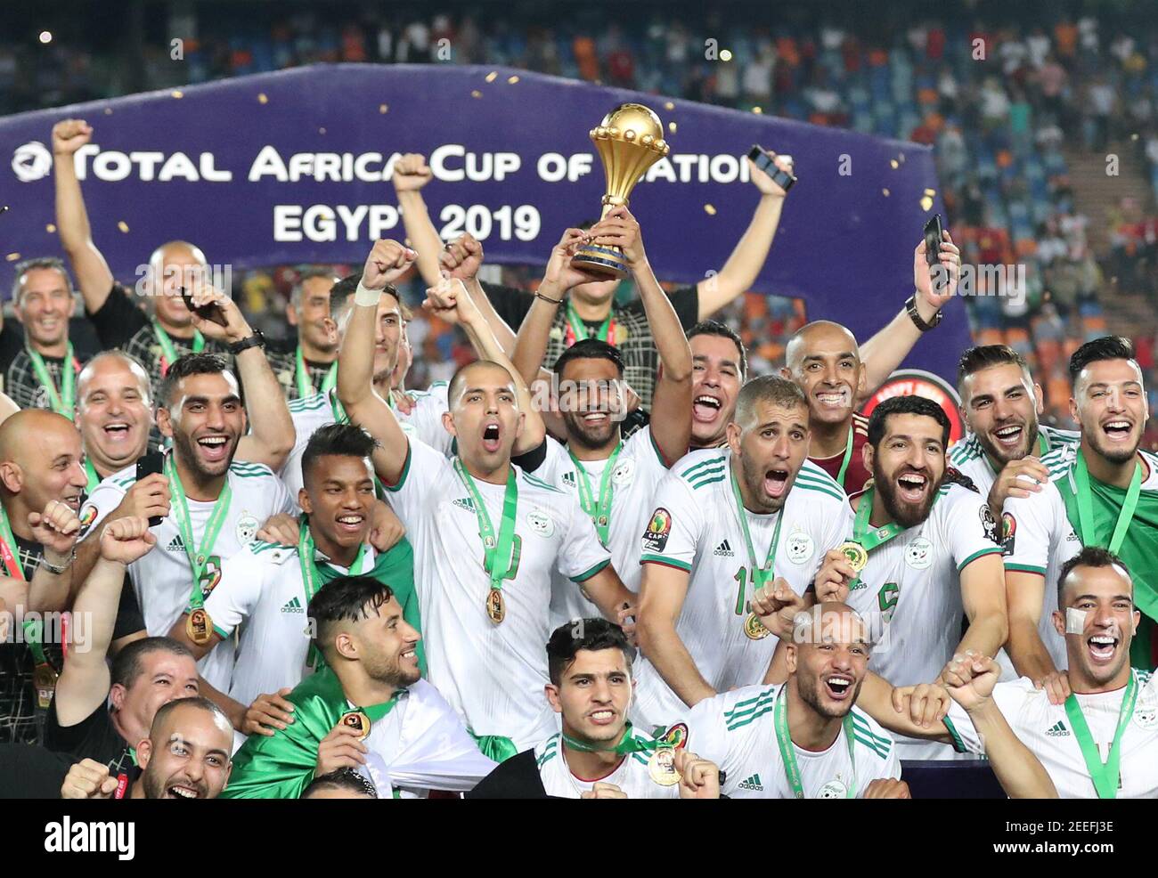 sacudir humedad Encantada de conocerte Fútbol Fútbol - Copa África de las Naciones 2019 - final - Senegal v  Argelia - el Cairo International Stadium, el Cairo, Egipto - 19 de julio de  2019 Riyad Mahrez de