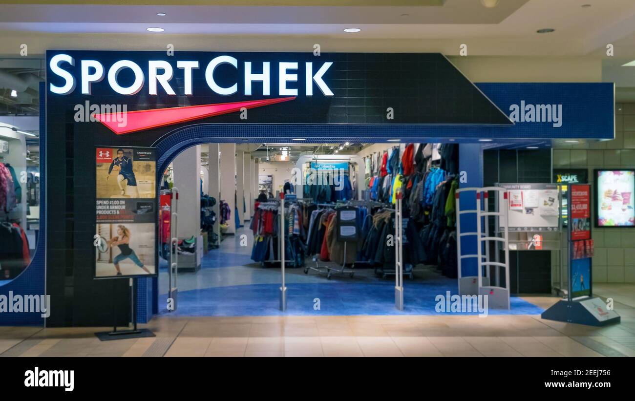 Entrada a Sports Check. La tienda es conocida por su abundante mercancía relacionada con equipos deportivos Foto de stock