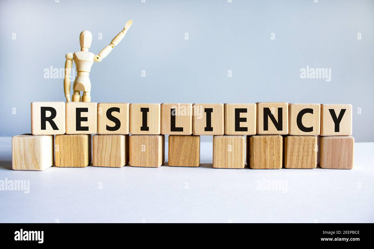 Simbolo De Resistencia Palabra Resiliencia Escrita En Bloques De Madera Modelo De Madera De Humano Espacio De Copia Hermoso Fondo Blanco Negocios Y Resiliencia Fotografia De Stock Alamy
