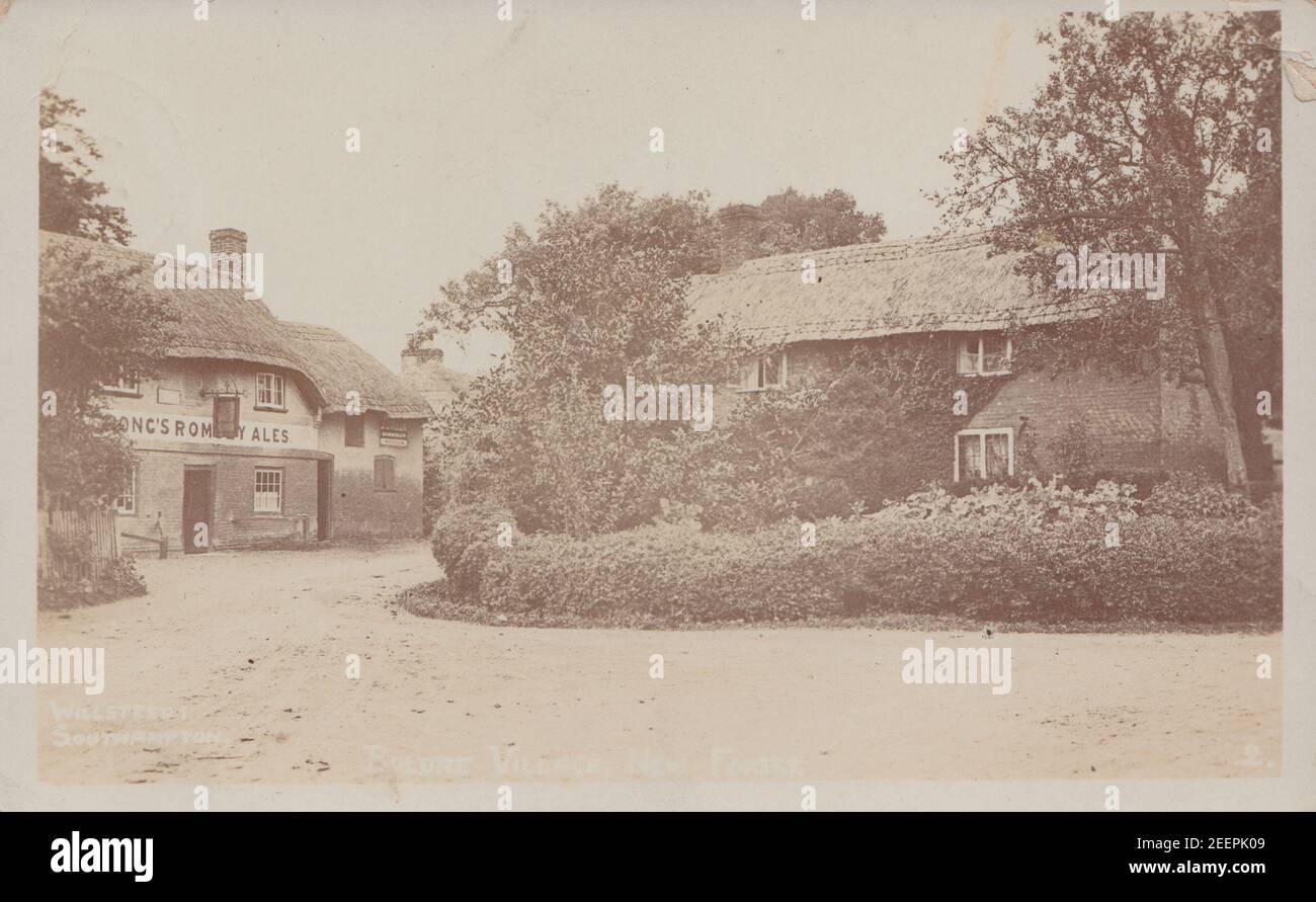 Postal Fotográfica de la Vintage 1910 que muestra el pueblo de Boldre en New Forest, Hampshire, Inglaterra Foto de stock