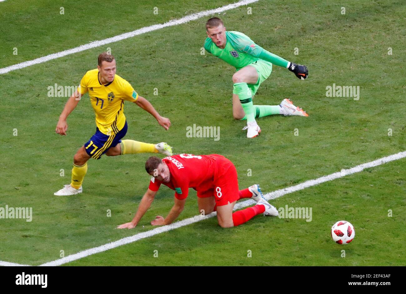 Futbol Copa Mundial Cuartos De Final Suecia Vs Inglaterra Samara Arena Samara Rusia 7 De Julio De 2018 Jordan Pickford Y Jordan Henderson En Inglaterra En Accion
