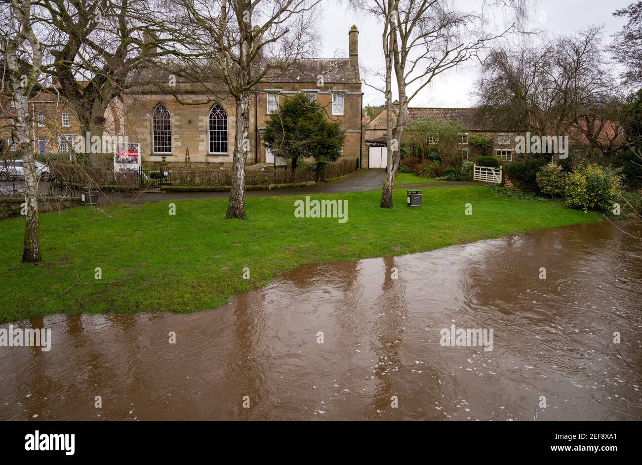 Pickering ciudad se tambalea en el borde de las inundaciones durante la tormenta Dennis Foto de stock