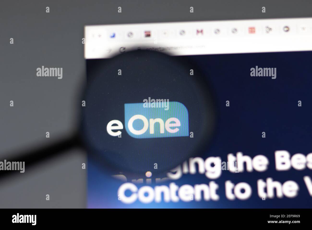 Nueva York, EE.UU. - 15 de febrero de 2021: Eone E1 Entertainment website in browser with company logo, ilustrative Editorial Foto de stock