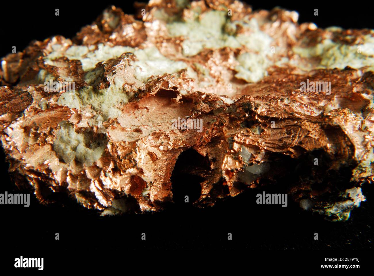 Cobre puro con Cuarzo incrustado Fotografía de stock - Alamy