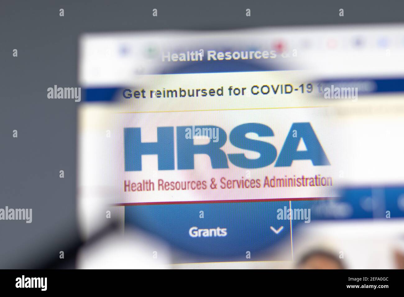 Nueva York, EE.UU. - 15 de febrero de 2021: HRSA Health Resources Services Administration sitio web en el navegador con el logotipo de la empresa, editorial ilustrativa Foto de stock