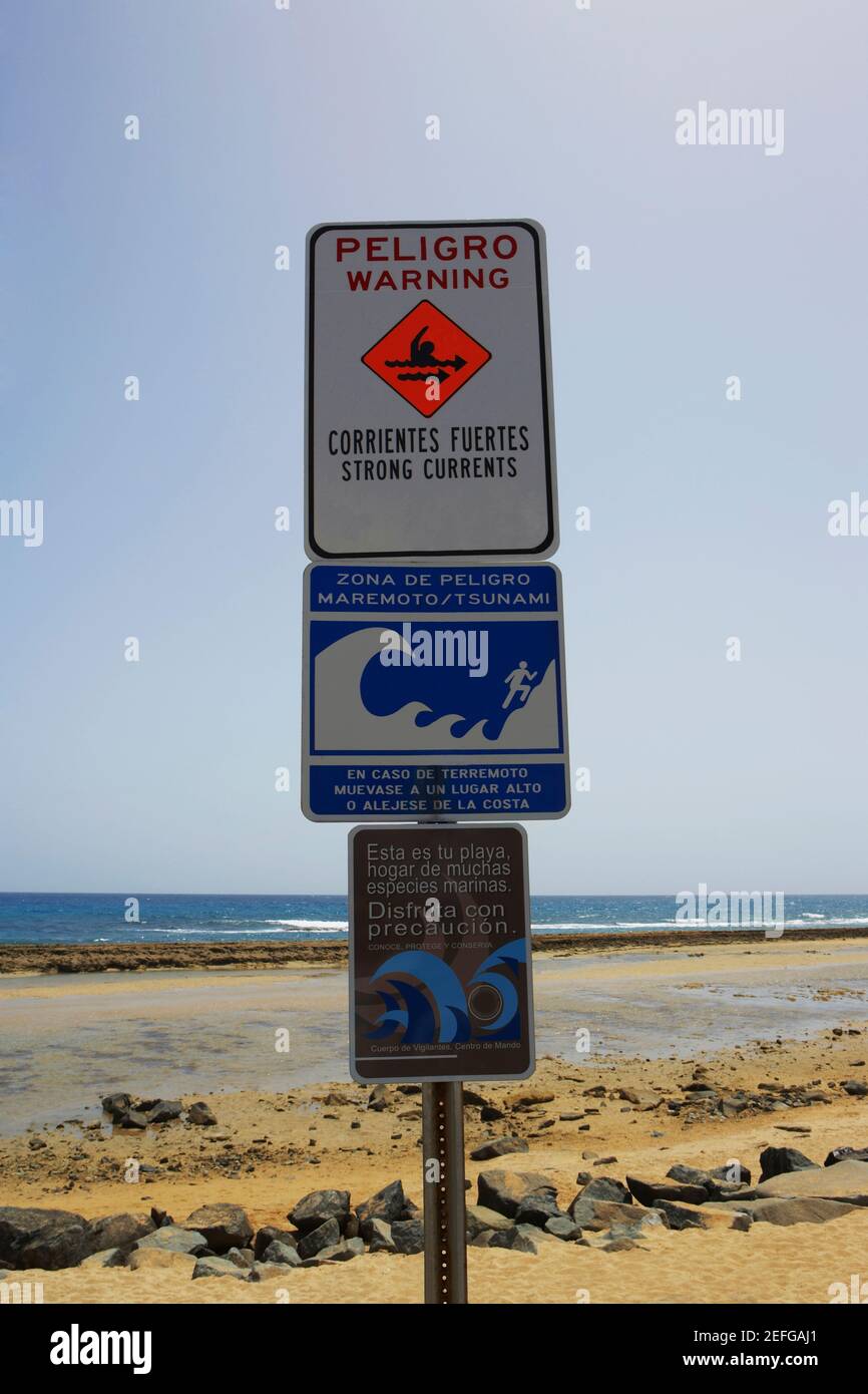 Letreros en la playa, Beach, Puerto Rico Pinones Fotografía de stock - Alamy