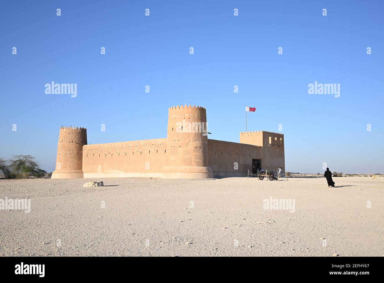 Vista del fuerte de al Zubara, una histórica fortaleza militar de Qatari que forma parte del sitio arqueológico de al Zubarah, declarado Patrimonio de la Humanidad por la UNESCO en Qatar. Foto de stock