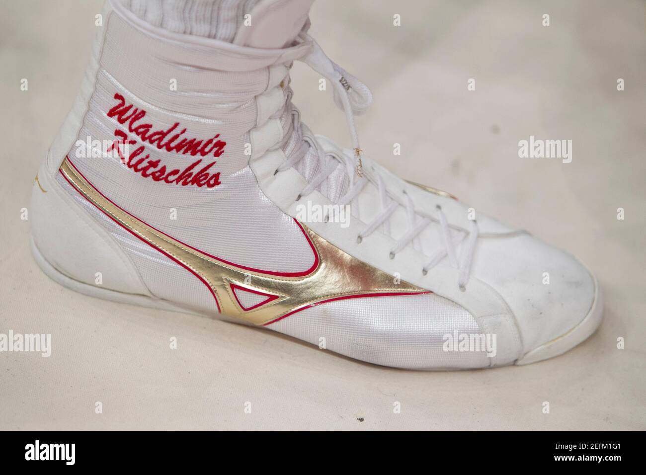 Boxing Shoe Fotos e Imágenes de stock - Alamy