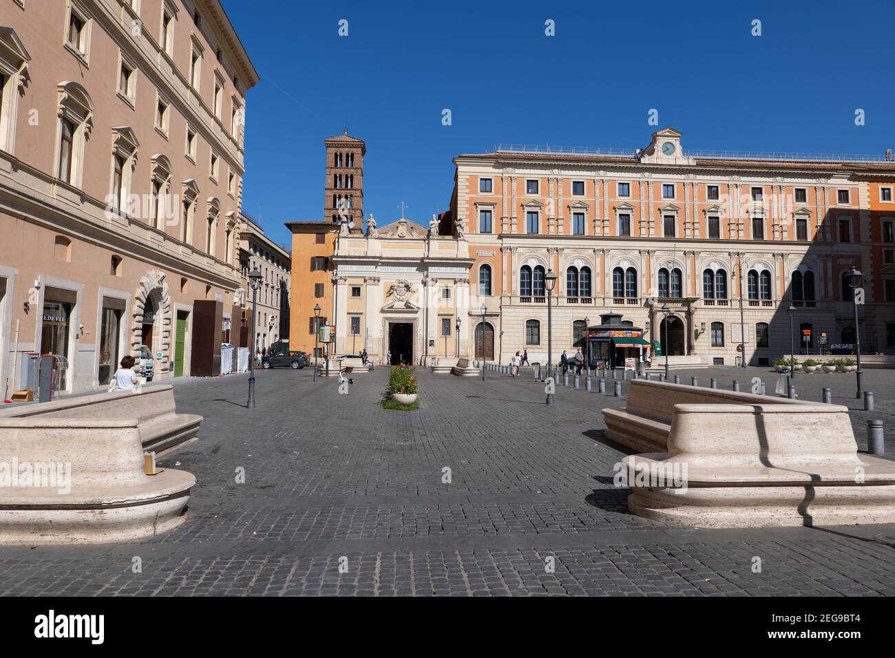 Piazza san silvestro fotograf as e im genes de alta resoluci n Alamy