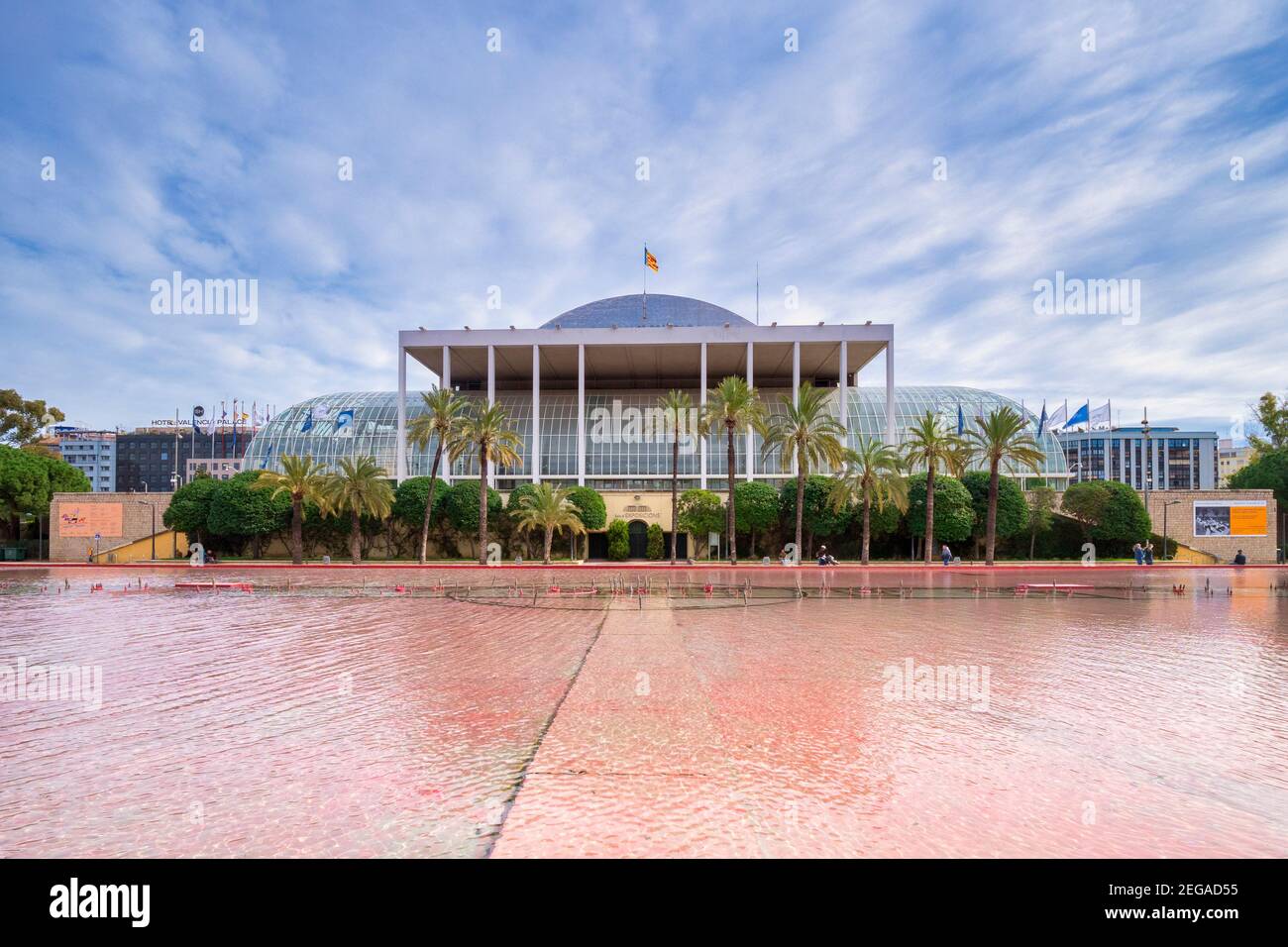 3 de marzo de 2020: Valencia, España - el Palau de la Musica, una sala de conciertos y centro de exposiciones en el Jardin del Turia, Valencia. Foto de stock
