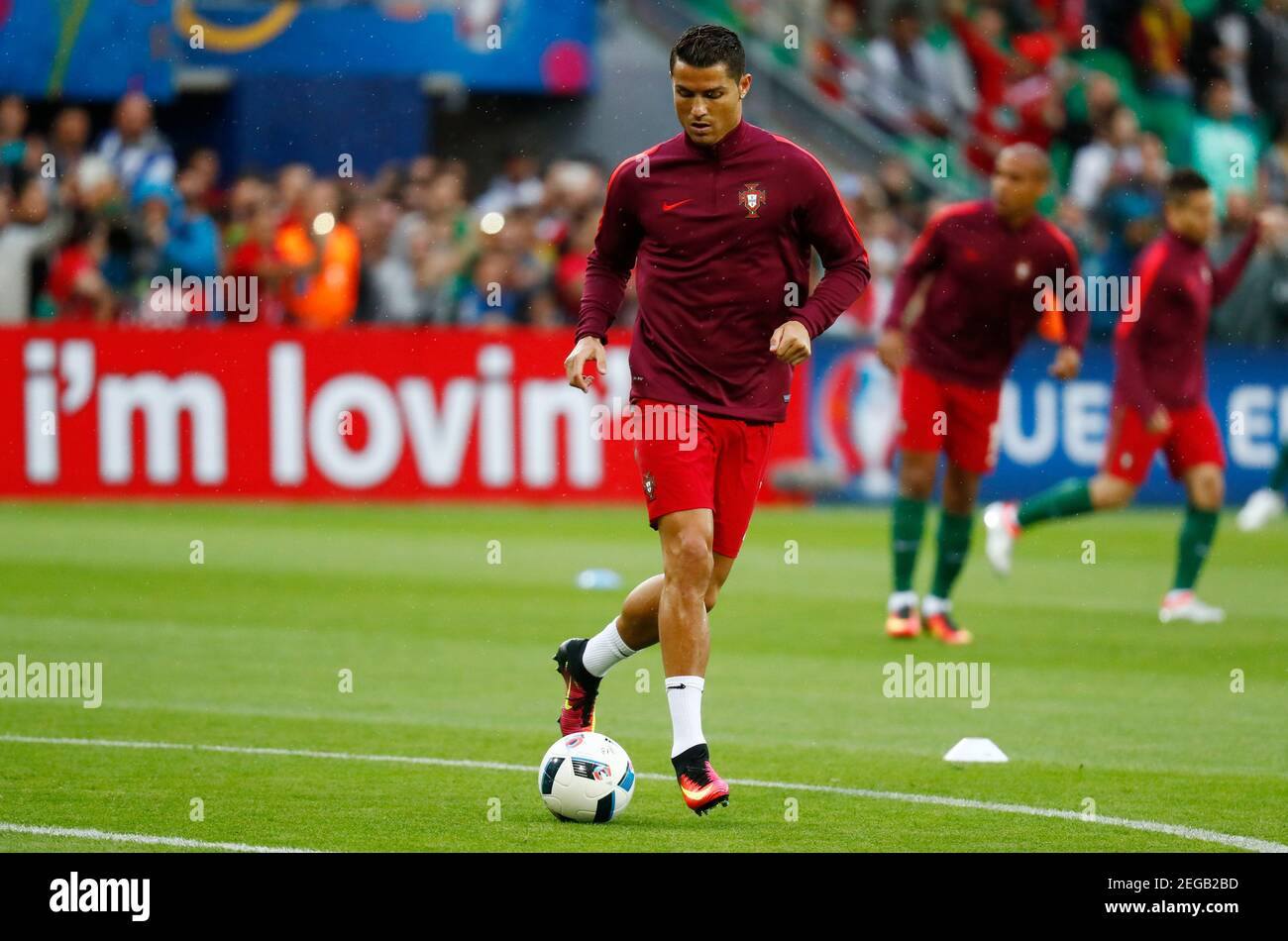 Football Soccer Portugal V Iceland Euro 16 Group F Stade Geoffroy Guichard Saint Etienne France 14 6 16 Portugal S Cristiano Ronaldo Warms Up Before The Game Reuters Kai Pfaffenbach Livepic Fotografia De Stock Alamy