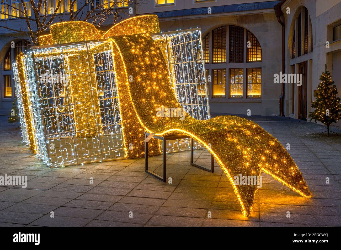 Decoraciones navideñas iluminadas en el pasaje comercial Hofstatt, Múnich,  Alta Baviera, Baviera, Alemania, Europa Fotografía de stock - Alamy