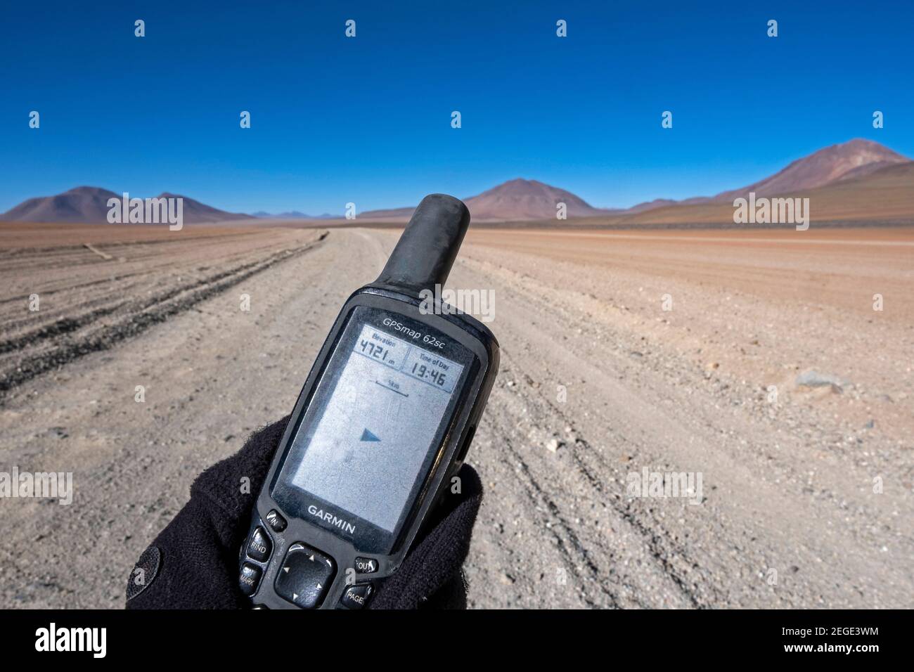 Garmin GPSMAP 62sc, navegador GPS portátil que muestra una altitud de más  de 4700 metros en el Altiplano / Meseta Andina en los Andes, Bolivia  Fotografía de stock - Alamy
