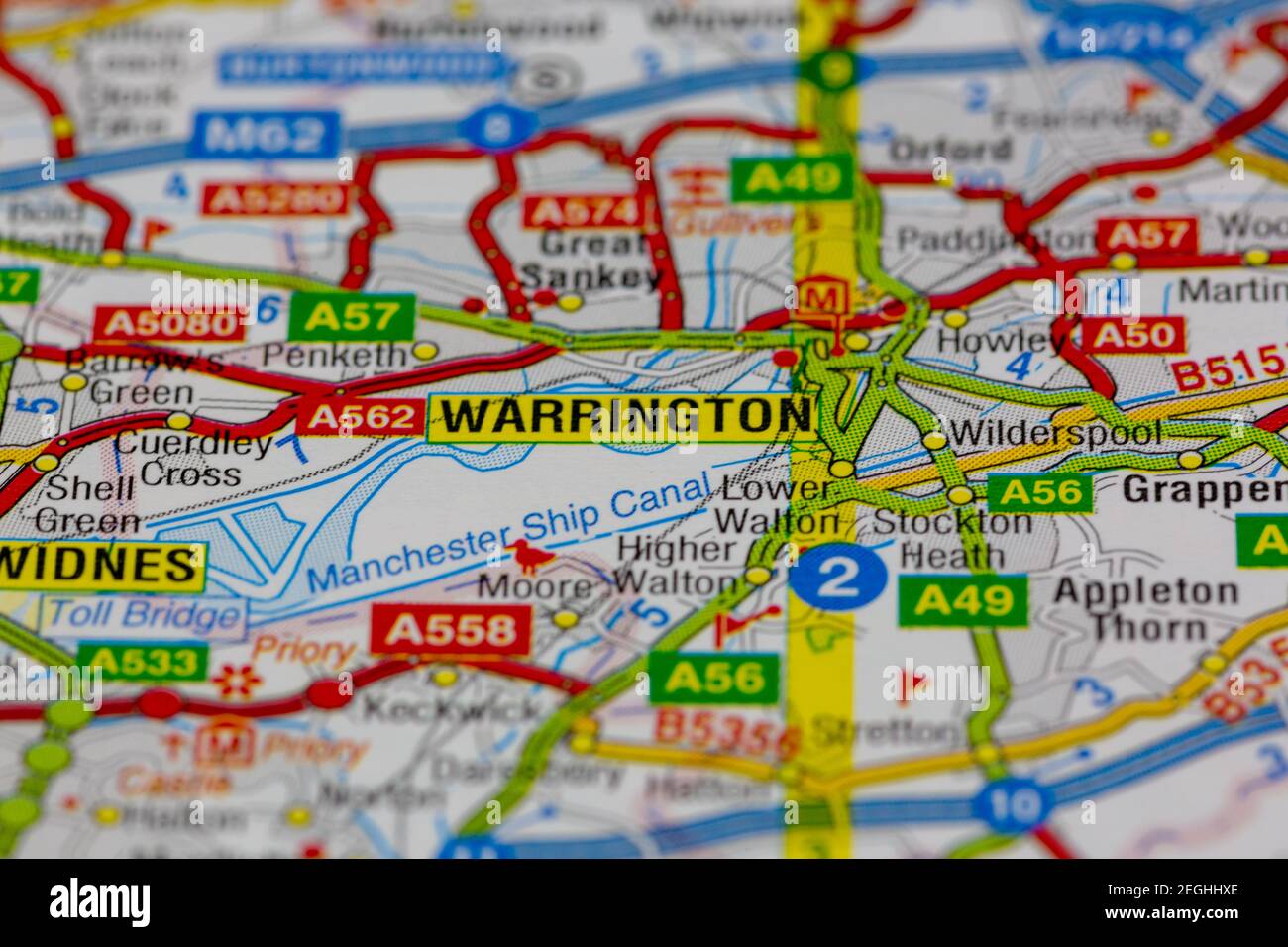 Warrington y sus alrededores se muestran en un mapa de carreteras o. mapa geográfico Foto de stock