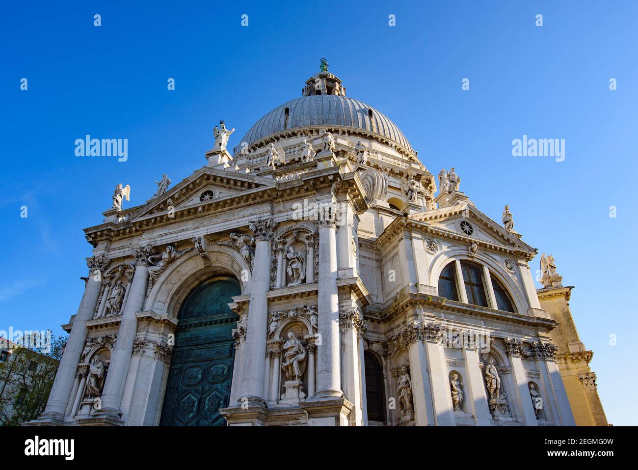 Basilica di Santa Maria della Salute (Santa María de la Salud), una iglesia  católica en Venecia, Italia Fotografía de stock - Alamy