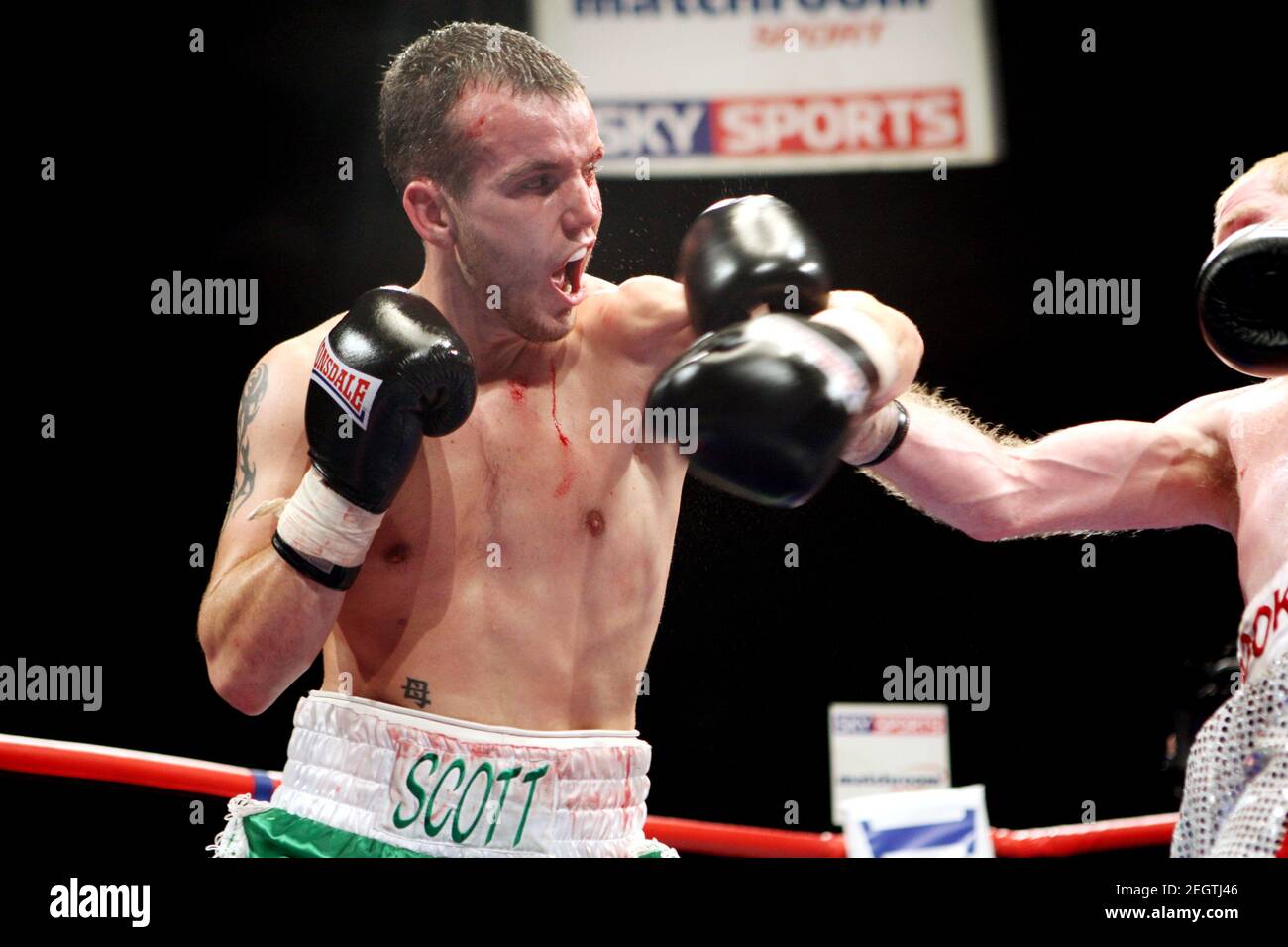 Boxeo - Jason Cook v Scott Jordan - Eston Sports Academy, Middlesbrough -  4/9/09 Scott Jordan en acción crédito obligatorio: Action Images / Lee  Smith Fotografía de stock - Alamy
