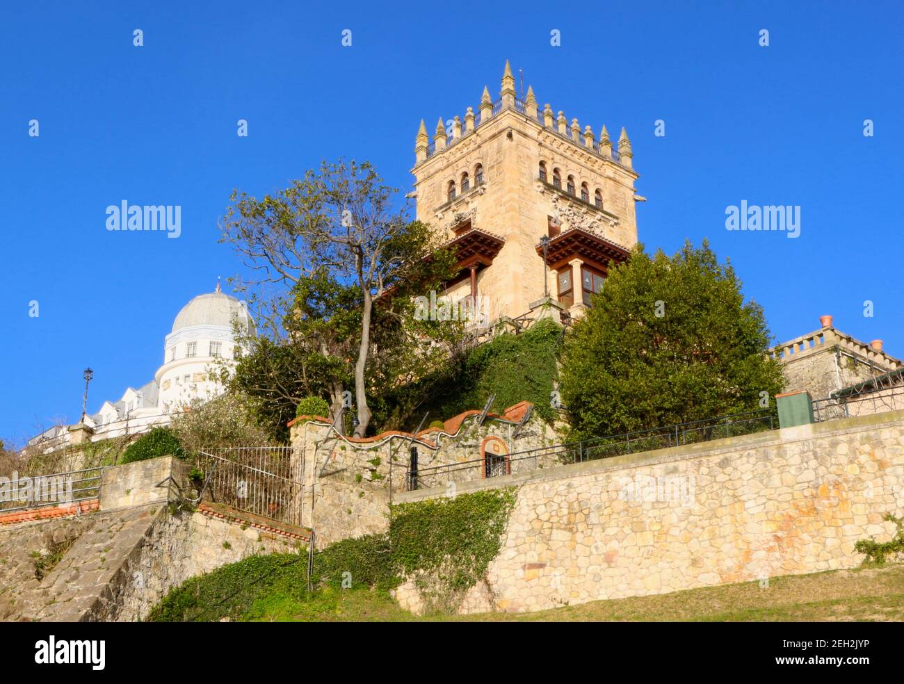 Palacio de la familia botin fotografías e imágenes de alta resolución -  Alamy