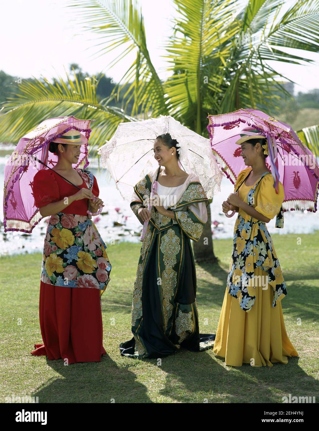 Vestido maria clara fotografías e imágenes de alta resolución - Alamy