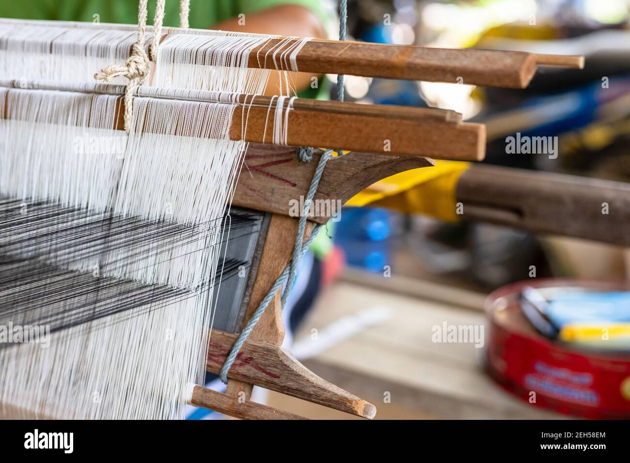 el telar de madera manual para hacer tela, alfombra o fablic Fotografía de  stock - Alamy